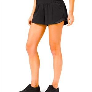 Lululemon hotty hot shorts 2.5 inch black size 10